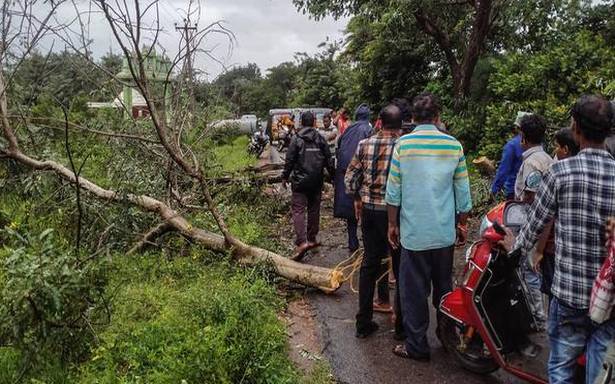 గులాబ్ తుఫాను కళింగపట్నం సమీపంలో తీరం దాటింది