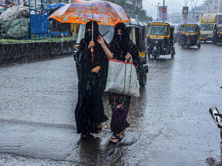 భారీ వర్షం & మెరుపు ఆకులు 13 చనిపోయాయి