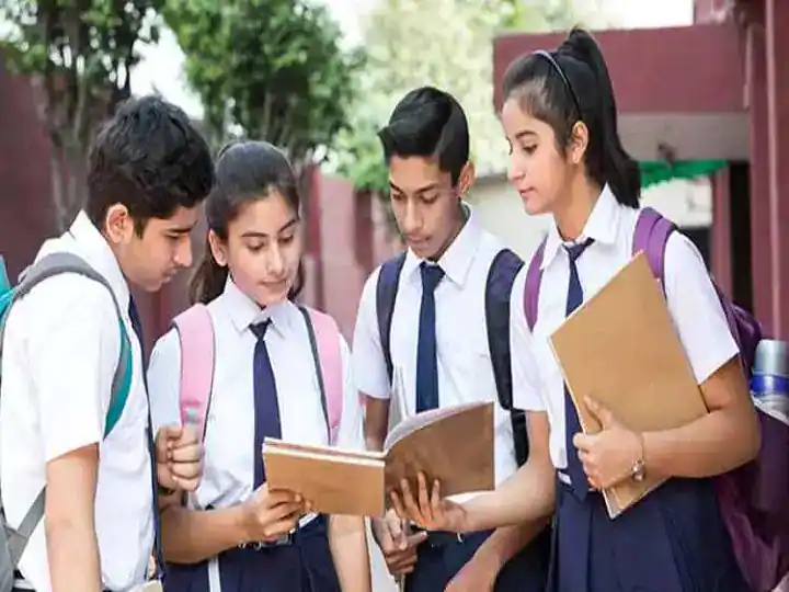 CBSE తేదీ షీట్ 2022 సెకండరీ ఎడ్యుకేషన్ నోటిఫికేషన్ యొక్క ఫేక్ న్యూస్ సెంట్రల్ బోర్డ్