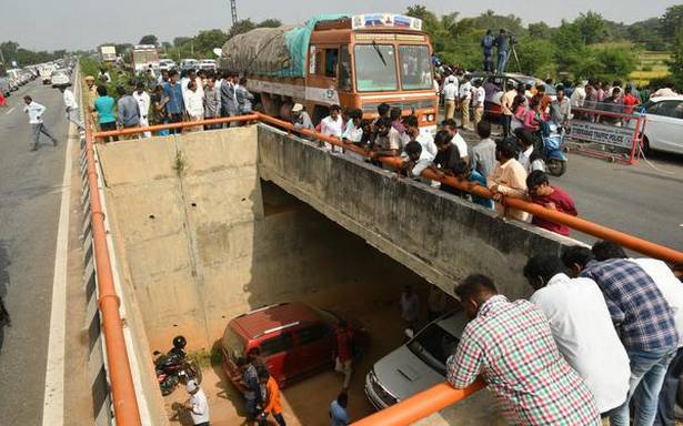 దిశ కేసులో ఎస్సీ ప్యానెల్ లారీ యజమానిని గ్రిల్ చేస్తుంది