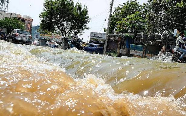 హైదరాబాద్‌లో భారీ వర్షం - హిందూ