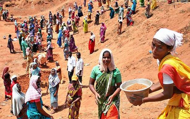 MGNREGA కోసం కుల ఆధారిత చెల్లింపులను రద్దు చేయడానికి కేంద్రం