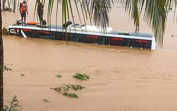 ఆంధ్రప్రదేశ్‌లో వర్షాల కారణంగా 13 మంది ప్రాణాలు కోల్పోయారు