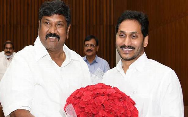 కౌన్సిల్ చైర్మన్‌గా మోషేన్ రాజు ఏకగ్రీవంగా ఎన్నికయ్యారు