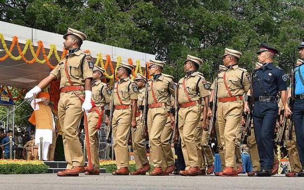 తెలంగాణ కేడర్‌లోని కొత్త ఐపీఎస్‌ల పోస్టింగ్‌లపై స్పష్టత లేదు