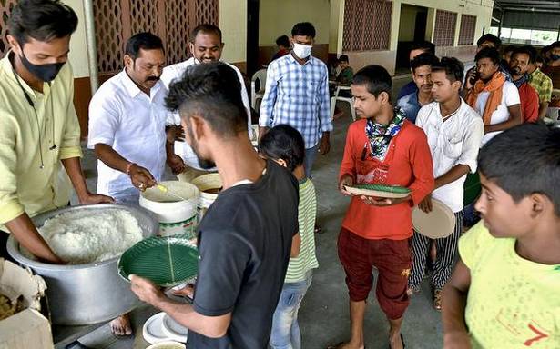 నల్గొండ పోలీసు బృందం బస్సును కనుగొనడానికి కేరళకు బయలుదేరింది