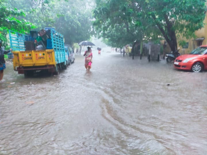 వరద సంబంధిత ఫిర్యాదులను నివేదించడానికి ఇక్కడ హెల్ప్‌లైన్ నంబర్‌లు ఉన్నాయి