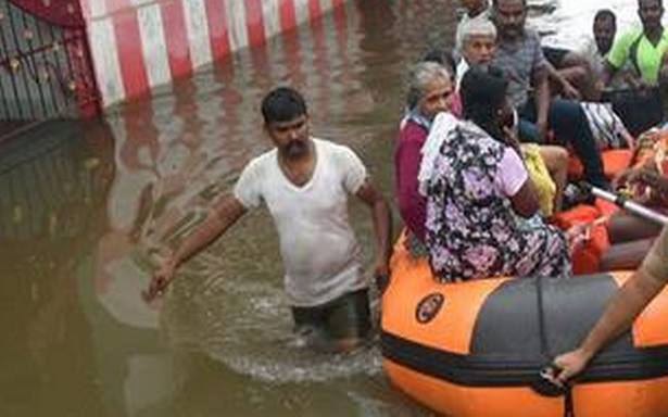 వెల్లూరులో గల్లంతైన వాసులు రక్షించారు