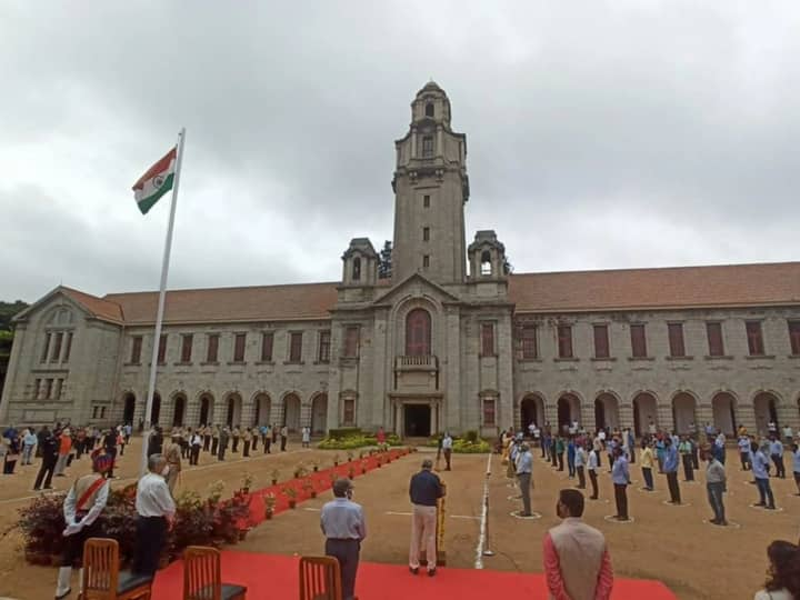 IISc బెంగళూరు హాస్టల్ గదుల నుండి సీలింగ్ ఫ్యాన్‌లను తొలగిస్తోంది.  ఇది ఎందుకు కారణం