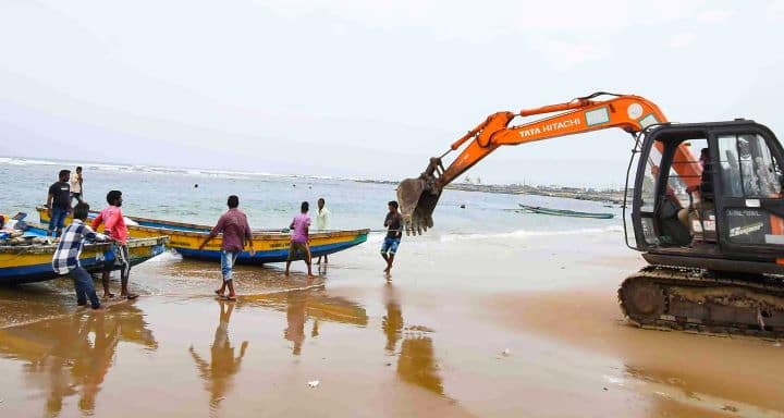 ఆదివారం మధ్యాహ్నం పూరిని తాకనున్న తుఫాను, భారీ వర్షాలకు ఈశాన్య దిశగా కదులుతుంది