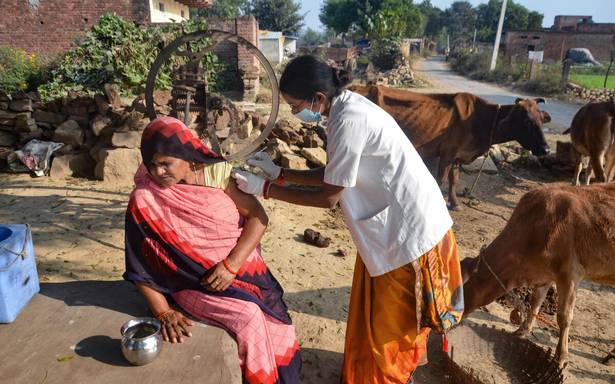 కరోనావైరస్ నవీకరణలు |  టీకా వయస్సును 15 ఏళ్లకు తగ్గించాలని ఆదిత్య థాకరే డిమాండ్ చేశారు