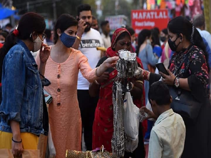 మాస్క్ వాడకం తగ్గుతోంది, భారతదేశంలో రెండవ కోవిడ్ వేవ్ ఓమిక్రాన్ కేసులకు ముందు ఇలాంటి పోకడలు కనిపించాయి