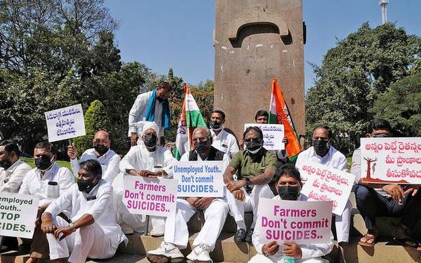 టీఆర్‌ఎస్‌, బీజేపీ భయంతో పాలన సాగిస్తున్నాయి: రేవంత్‌