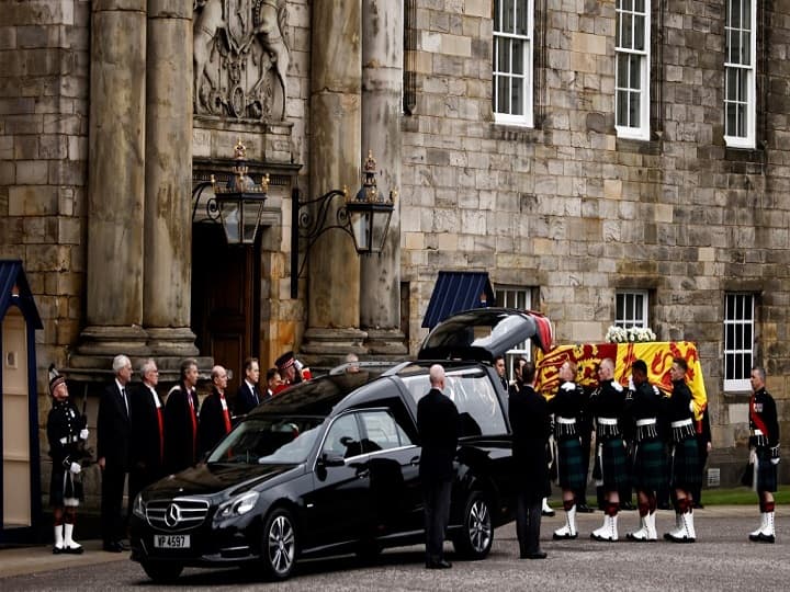 Queen Elizabeth II Coffin Arrives Edinburgh London Funeral Balmoral Castle Aberdeenshire King Charles III