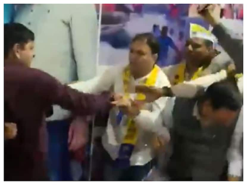 AAP MLA Gulab Singh Yadav Thrashed By Party Workers. BJP Takes Jibe