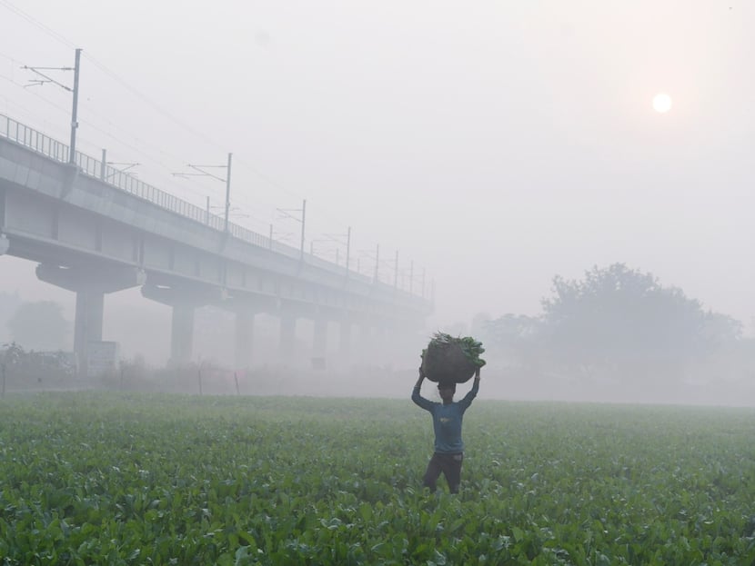 Delhi Suffers As Air Quality Remains Very Poor, AQI Worsens In NCR