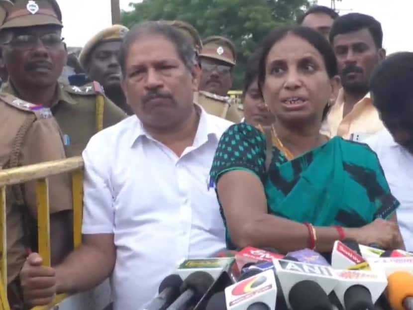 Nalini Meets Murugan & 3 Others In Trichy Spl Camp, Appeals Govts To Release Them