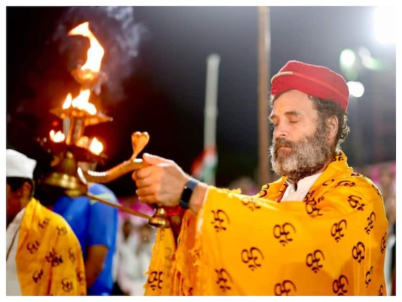 Rahul Gandhi, Priyanka Perform Aarti On Banks Of Narmada At Omkareshwar. WATCH