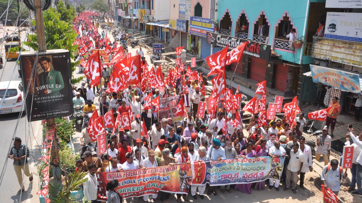 IFTU కాంట్రాక్టు సేవలను క్రమబద్ధీకరించాలని డిమాండ్ చేసింది