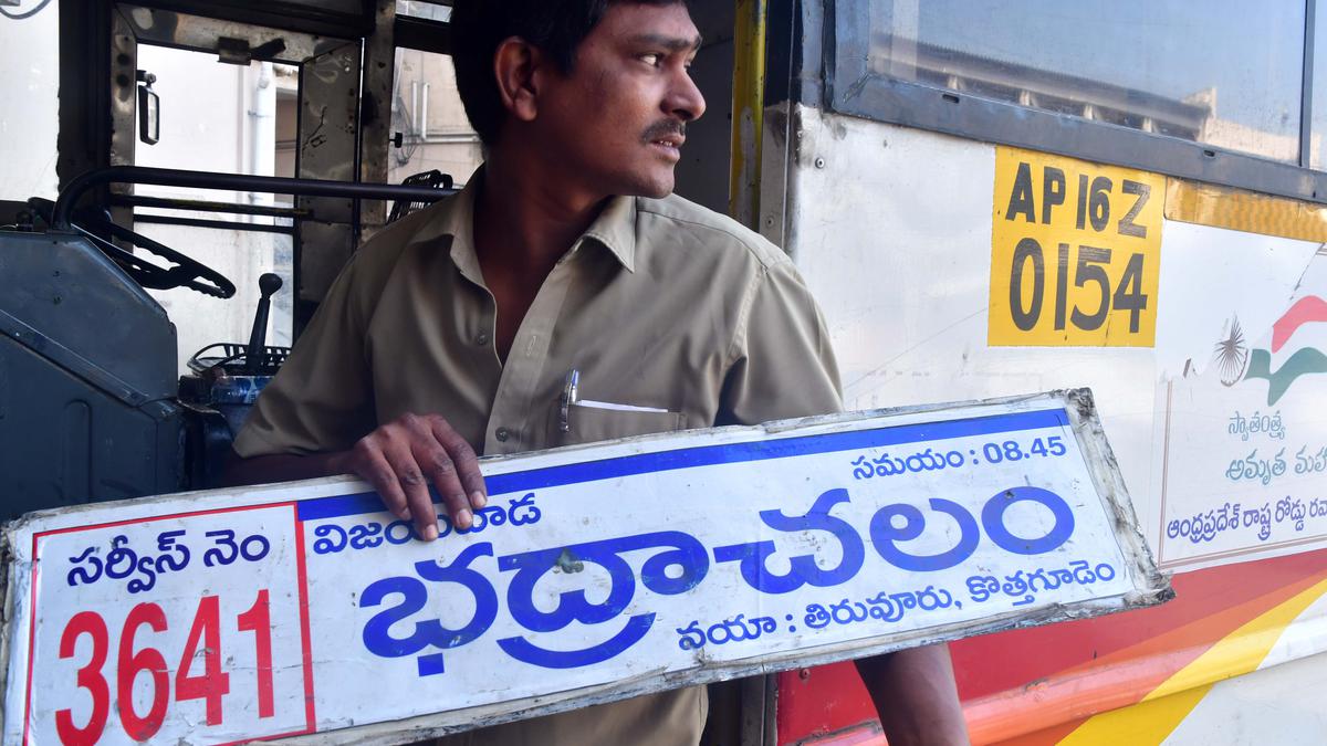 TSRTC బస్సు సర్వీసుల వినియోగాన్ని ప్రోత్సహించేందుకు కొత్త 'విలేజ్ బస్ అధికారులు'