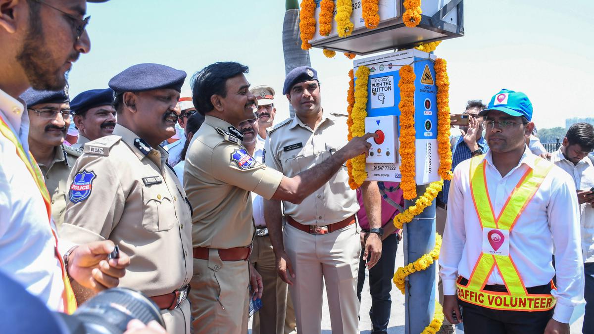 కొత్త పెలికాన్ సిగ్నల్స్ పాదచారులకు రోడ్డు దాటడానికి సహాయం చేయడంలో విఫలమయ్యాయి