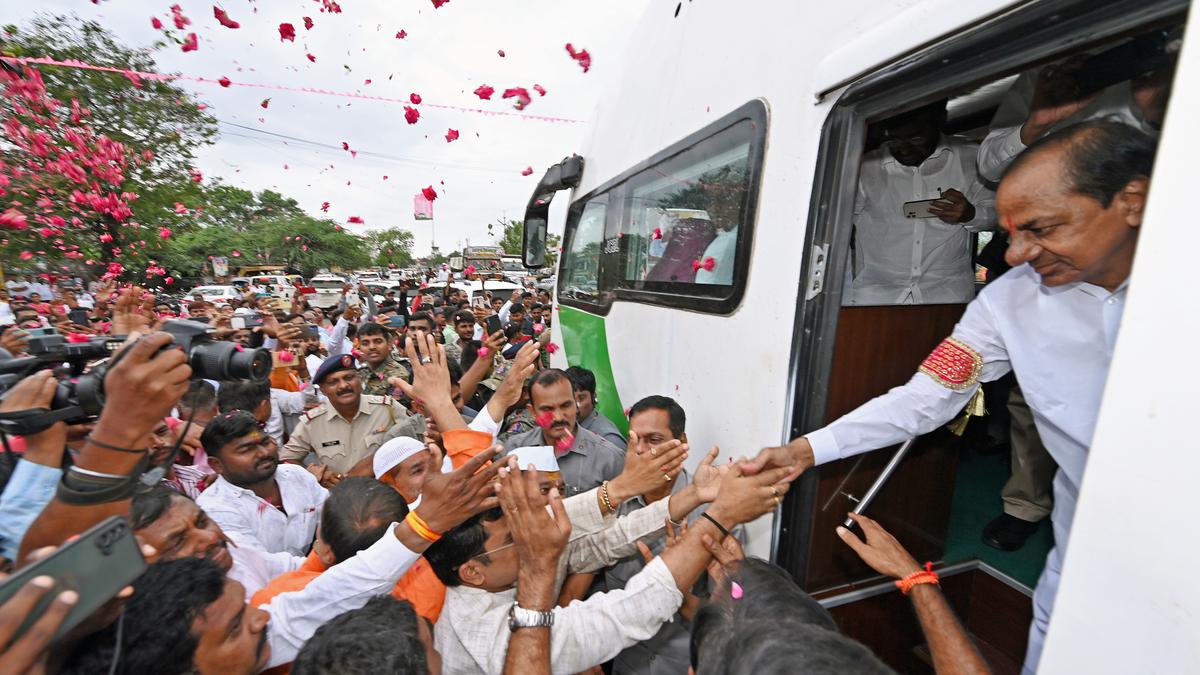 తెలంగాణ సీఎం, మంత్రివర్గ సహచరులు 600 వాహనాలతో పంఢరపూర్ చేరుకున్నారు