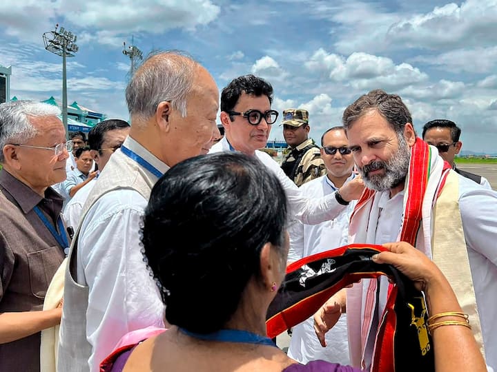 రాహుల్ గాంధీ కాన్వాయ్ ఆగిన తర్వాత పోలీసులు, కాంగ్రెస్ కార్యకర్తల మధ్య వాగ్వాదం