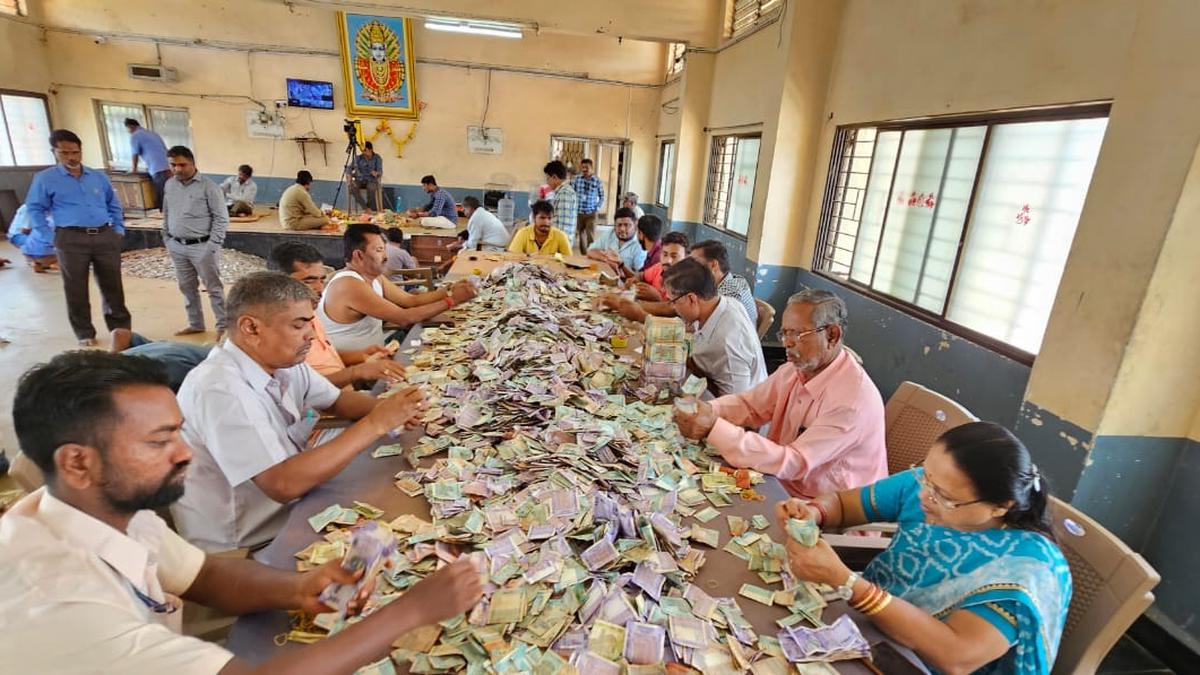 సౌందట్టి యల్లమ్మ ఆలయానికి విరాళాలు పెరిగాయి